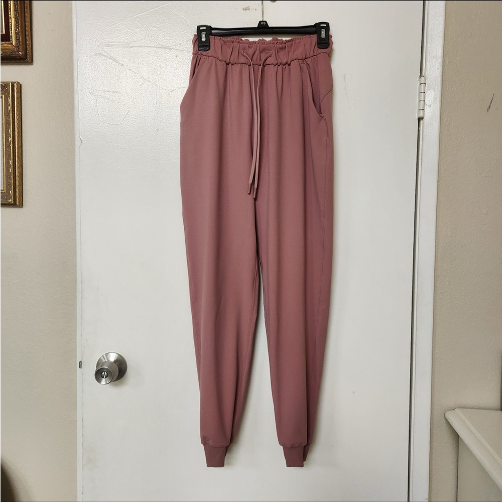 Lululemon Stretch High-Rise Joggers Full Length pants in dusty pink, size 4